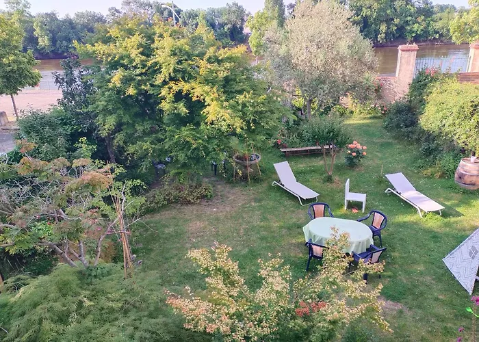 Les Balcons Sur La Loire Couette-café *